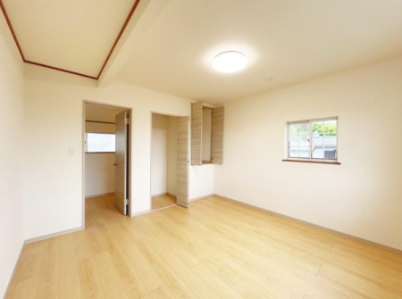 洋室 2階の居室はお子様のお部屋としても、趣味のお部屋としてもちょうど良いサイズ感です。
