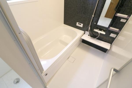 浴室 自動お湯張り機能・追い炊き機能・浴室換気乾燥機つきのシステムバス♪