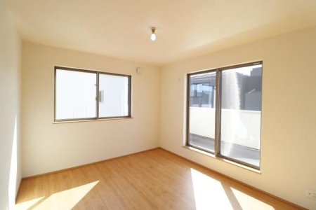洋室 各部屋収納充実しています！お部屋を広く使えて快適に暮らせそうですね♪
