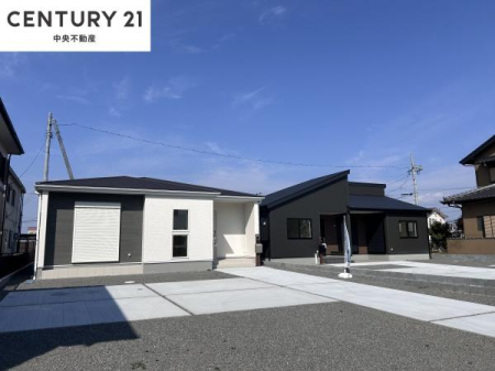 ���ԏ� ���ԏ�̏��ʂ͐�������A�Z�܂��̊O�ςƒ��a�����������f�U�C���B
�@�\�������łȂ��i�ςɂ�����������X�y�[�X�ł��B
�i2026.2.16�B�e�j
