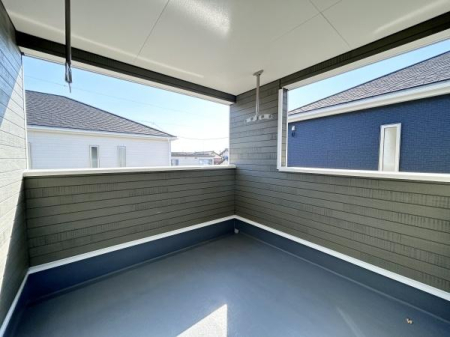 oRj[ oRj[ւƒڏołA[g[NƎ̍ԂɁAɓȂyɃtbVĂ܂B
