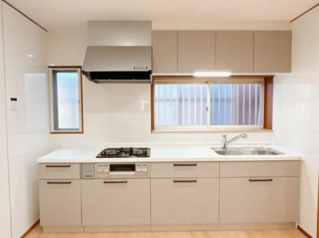 �L�b�`�� �L�X�Ƃ�����Ԃ̒��Ŋy�����H���₨�َq��肪�o���܂��ˁ�
���t���Ŋ��C����������ł��܂��I