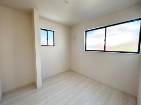 �m�� �Z�܂������g�ŃJ�X�^�}�C�Y���Ē�����悤�Ɂu�V���v���v�Ƀf�U�C�����ꂽ�����B
�Ƌ�⃌�C�A�E�g�ł��D�݂̋�Ԃ�n��グ���܂��B
