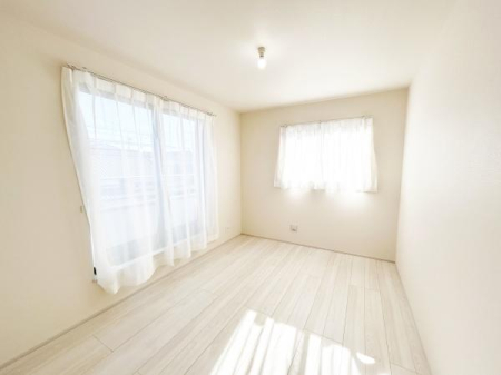 m oRj[ɖʂ邢ł
LoRj[炽Ղ̌ŁAfGȐVX^[gĂ݂܂񂩁H