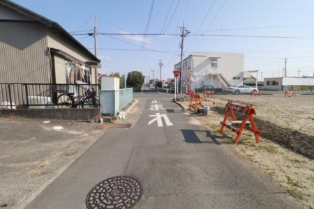 �O�ʓ��H�܂ތ��n�ʐ^ -