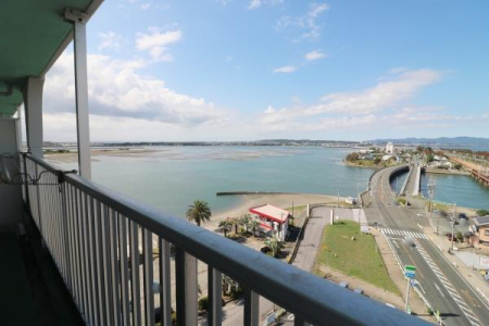 Z˂̒]ʐ^ l΂ƊXA𒭖]łBꖳ̌iFłI