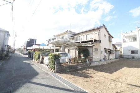 �O�ʓ��H�܂ތ��n�ʐ^ ��������B�e�����O�ʓ��H�̗l�q