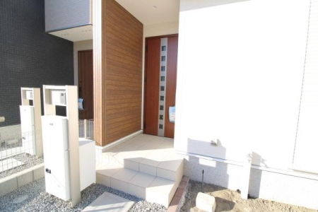 ���� ���փh�A�̃X���b�h���C������z�̌������閾�邢�G���g�����X�I
�s�u���j�^�[�t�C���^�[�z���ŃZ�L�����e�B�ʂɂ��z����
