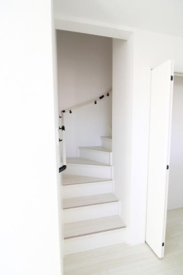 ���̑����� ���r���O�C���K�i��Ƒ��̉�b�������܂��ˁI