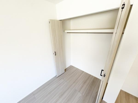 ���[ ���[�ɂ̓n���K�[�|�[���t����T�b�Ƃ��������A�E�^�[��V���c�E�u���E�X�������ɂ��܂��܂��B