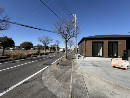 �O�ʓ��H�܂ތ��n�ʐ^ �����̖ڈ�͂����߂���MEGA�h���L�ł��I