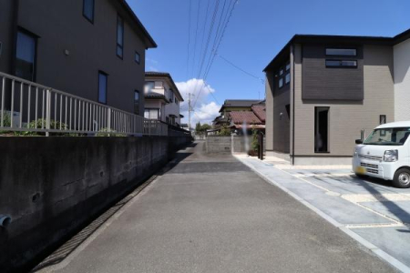 �O�ʓ��H�܂ތ��n�ʐ^ -