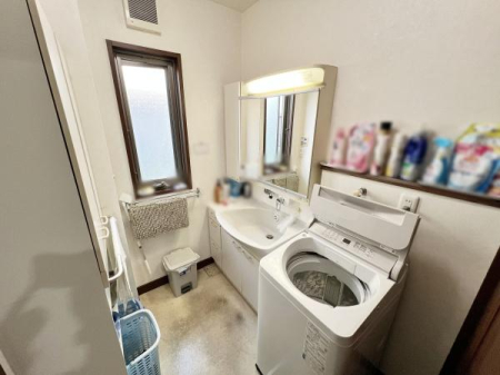 ʑEʏ ̂ʃ[BOʋɎ[Xy[XAqpi|piXbLЕt܂B
