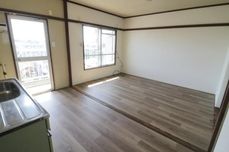 ���r���O -