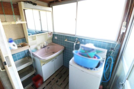 ���ʑ�E���ʏ� ���[��z�u�����ԗL��I����ނɂ��
���D���Ȃ悤�ɐ��ʏ��̔z�u���l������L���ł���