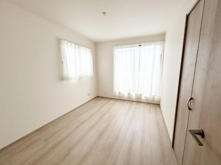�m�� �o���R�j�[����g���Ȍ����������ݕ������Ƃ炵�܂��B
�����t���̃N���[�[�b�g������A�����̕Еt�����X���[�Y�ɍs���܂��B
