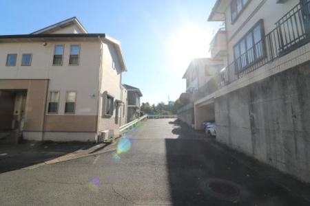 �O�ʓ��H�܂ތ��n�ʐ^ ���ʂ��ǂ�����U���̑O�ʓ��H