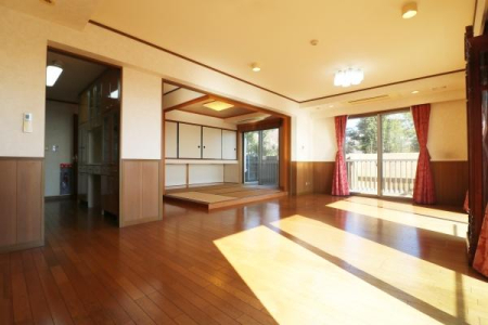 ���r���O -