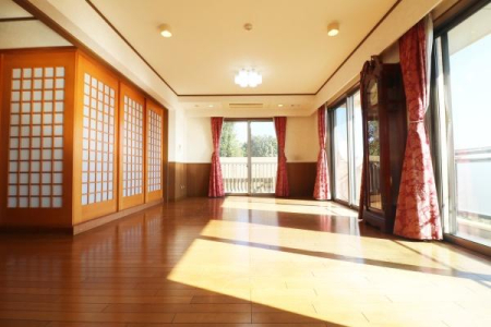 ���r���O -