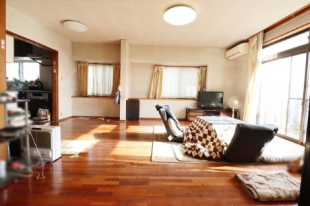 ���r���O -