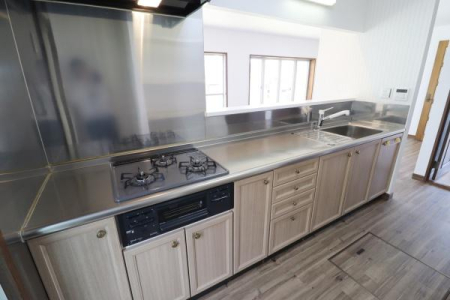 �L�b�`�� ���r���O�̗l�q�����n����L�b�`����Ƒ��̗l�q�����Ȃ�����S���ė������o���܂��I
