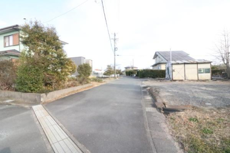 �O�ʓ��H�܂ތ��n�ʐ^ �쑤���H�̗l�q