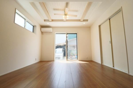 ���r���O -