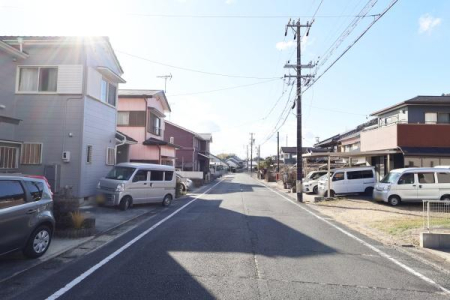 �O�ʓ��H�܂ތ��n�ʐ^ �O�ʓ��H�̗l�q�ł��B
�O�ʂɓ������œ�������ǍD��