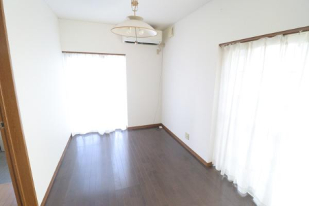 ���r���O -