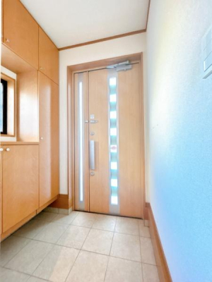 ���� �y���֓��ρz�Ɩ����V�[�����O���C�g����_�E�����C�g�֕ύX���s���܂��B�N���X�̓\�ւ��s���܂��B���֎��[�̓N���[�j���O���s���܂��B