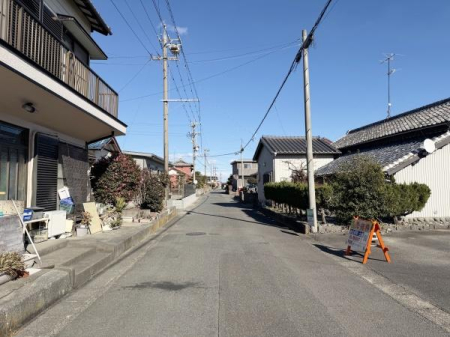 �O�ʓ��H�܂ތ��n�ʐ^ �O�ʓ��H�̗l�q�ł��B