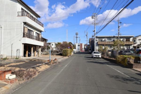 �O�ʓ��H�܂ތ��n�ʐ^ �O�ʓ��H�̗l�q�ł��B
�O�ʂɓ������œ�������ǍD��