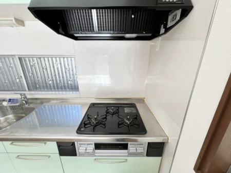 �L�b�`�� �V�i�Ɍ������܂����I