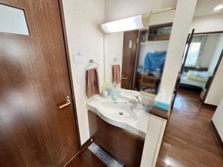 ���ʑ�E���ʏ� 2�K���ʕ����B�g�C���̘e�ɂ���֗��Ɏg���܂��B