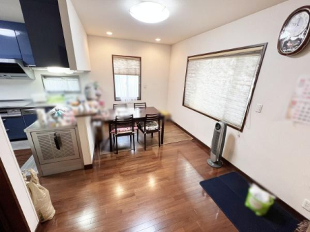 ���r���O ���r���O�̗l�q