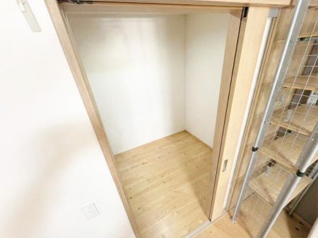 ���[ �E�H�[�N�C���N���[�[�b�g�����邨��������^���[�͂���Ɗ������֗��ȃX�y�[�X�ł��B
���f�ڎʐ^�͉Ƌ�⏬�����������C���[�W�ł��B�����ƈقȂ�ꍇ������܂��B