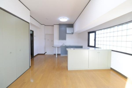 ���r���O -