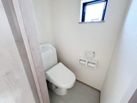 �g�C�� 1�E2�K�Ɋ�������Ă���A���G����ł��܂��B
