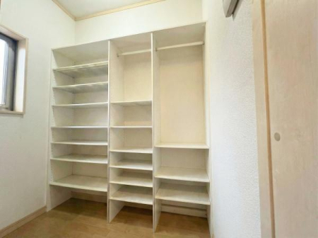 ���� �V���[�Y�C���N���[�[�b�g�̗l�q