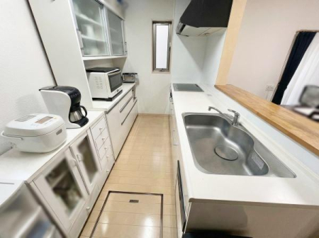 �L�b�`�� �ΖʃL�b�`���Ȃ̂Ń��r���O�ƈ�̊�������A�L�X�Ƃ�����Ԃ̒��Ŋy�����H���₨�َq��肪�o���܂��ˁ�
���f�ڎʐ^�͉Ƌ�⏬�����������C���[�W�ł��B�����ƈقȂ�ꍇ������܂��B
