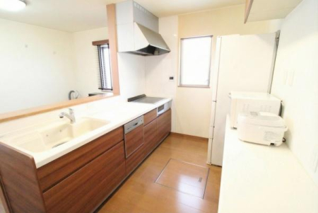 �L�b�`�� �ΖʃL�b�`���Ȃ̂Ń��r���O�ƈ�̊�������A�L�X�Ƃ�����Ԃ̒��Ŋy�����H���₨�َq��肪�o���܂��ˁ�
���f�ڎʐ^�͉Ƌ�⏬�����������C���[�W�ł��B�����ƈقȂ�ꍇ������܂��B
