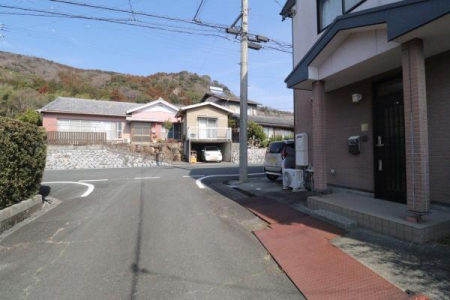 �O�ʓ��H�܂ތ��n�ʐ^ -