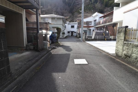 �O�ʓ��H�܂ތ��n�ʐ^ -