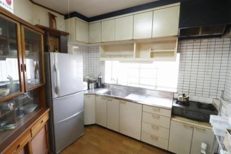 �L�b�`�� ���ʐ^�͉Ƌ�⏬�����������C���[�W�ł��B
���v���C�o�V�[�ی�̂��߁A�f�荞�񂾏��������H�Ŏ�菜���Ă��܂���