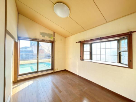 �m�� 2�K�m��6���̗l�q