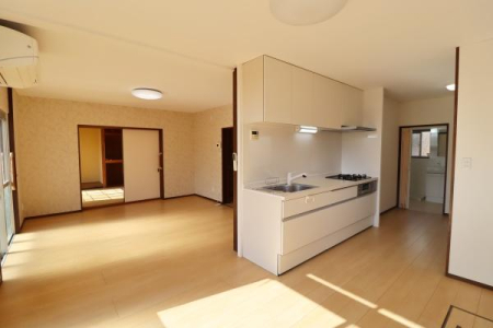 ���r���O -