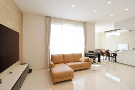 ���r���O -