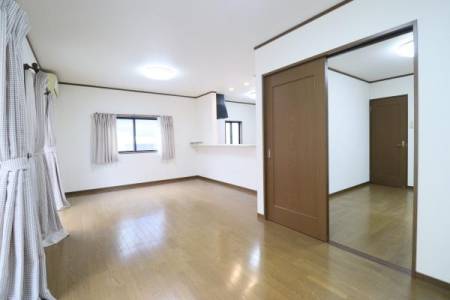 ���r���O -