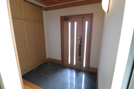 ���� �������̌��ւɂ͑傫�ȃV���[�{�b�N�X�t��