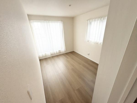 �m�� �o���R�j�[����g���Ȍ����������ݕ������Ƃ炵�܂��B
�����t���̃N���[�[�b�g������A�����̕Еt�����X���[�Y�ɍs���܂��B

